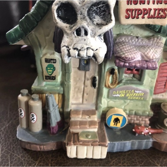 Lemax Spooky Town Monster Hunting Supplies Lighted Building # 85311 Halloween - Picture 5 of 8